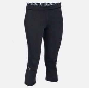 Under Armour capris– Medium– with tags